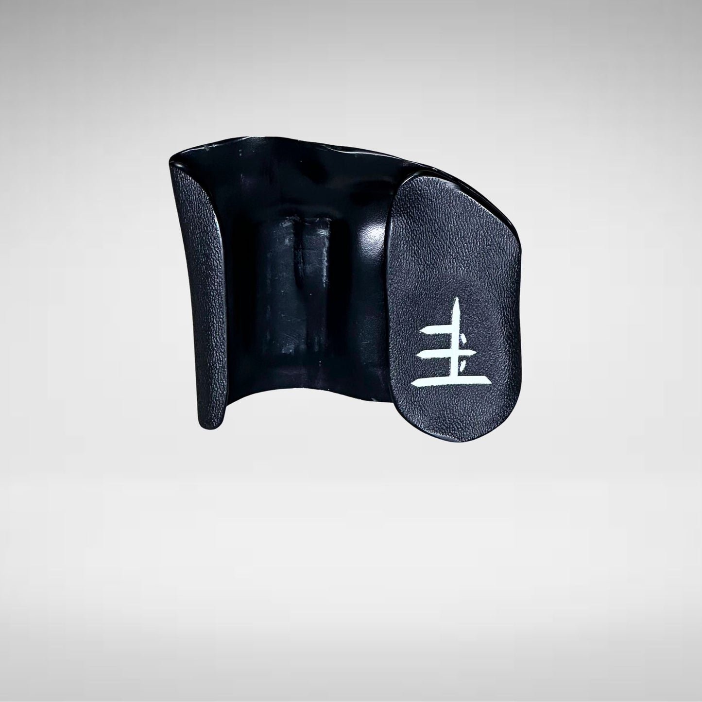 dravak-low-vis-clipless-holster-smith-wesson-38-jframe.jpg
