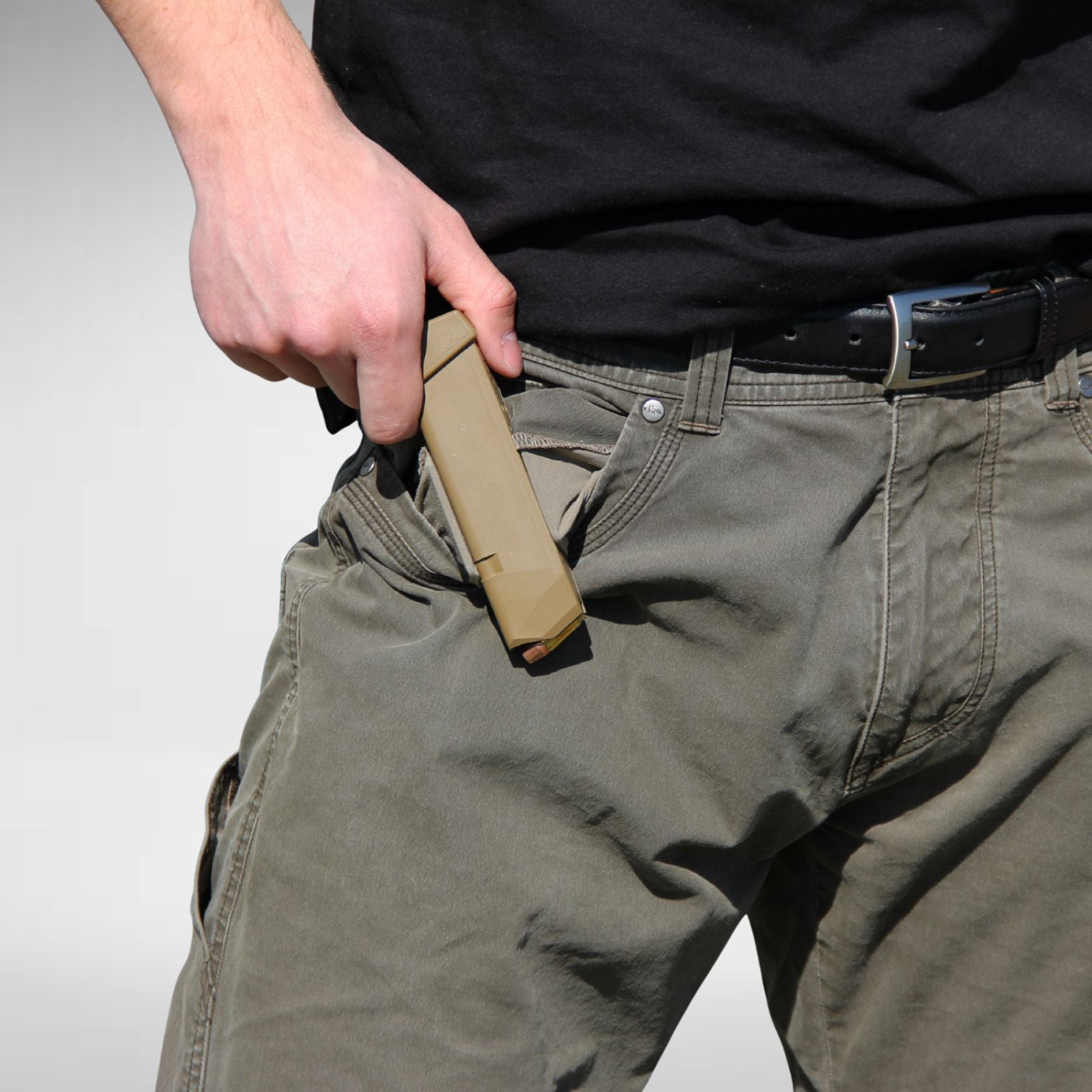 dravak-low-vis-mag-holder-pocket-carry-cargo-pants.jpg