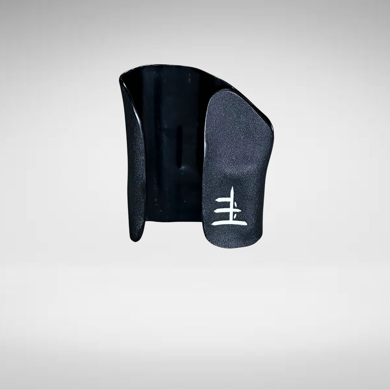 dravak-custom-fit-clipless-holster.jpg